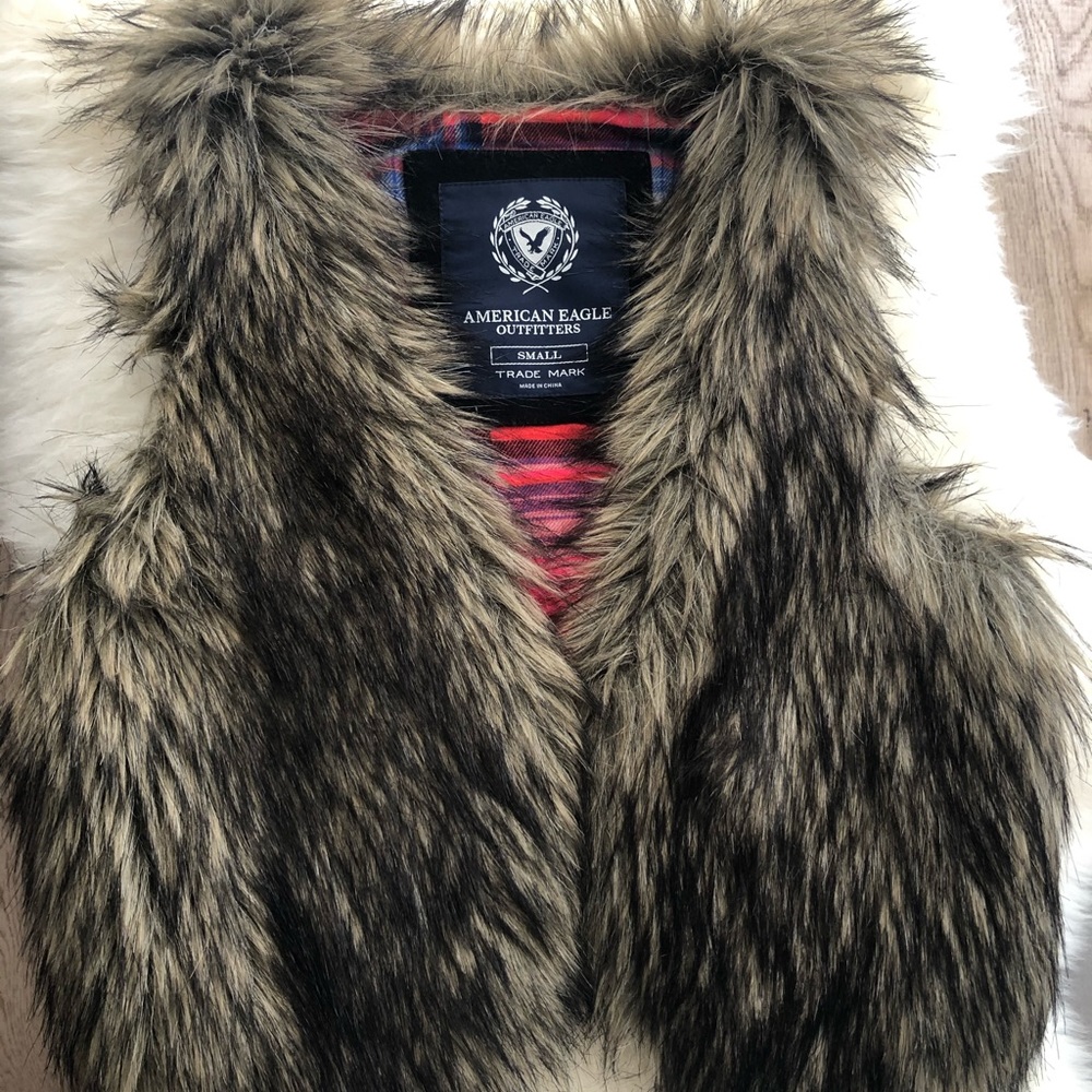 Cropped furry vest